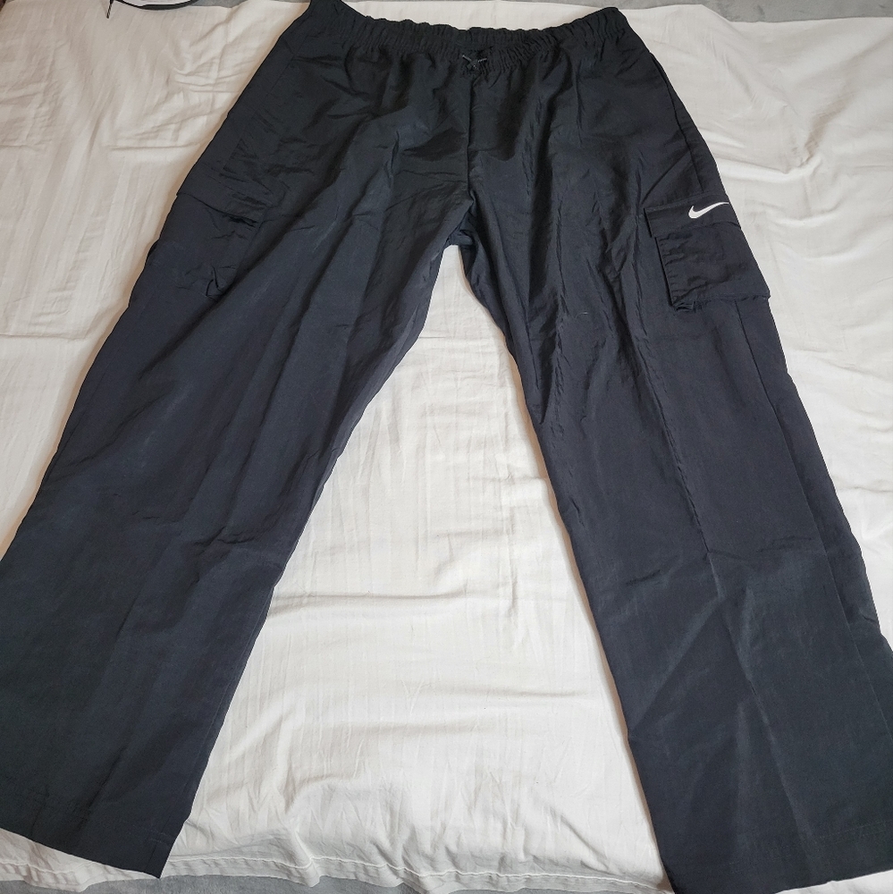 Nike essential high rise cargo pants